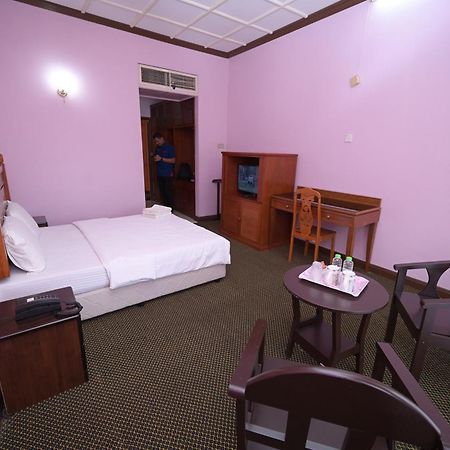 Kesedar Hotel Travel & Tours Sdn Bhd Gua Musang Esterno foto