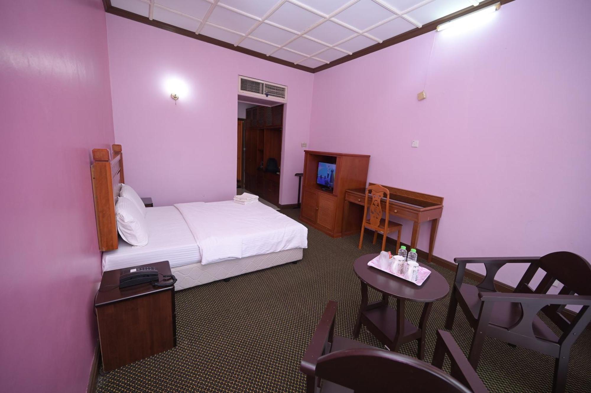 Kesedar Hotel Travel & Tours Sdn Bhd Gua Musang Esterno foto