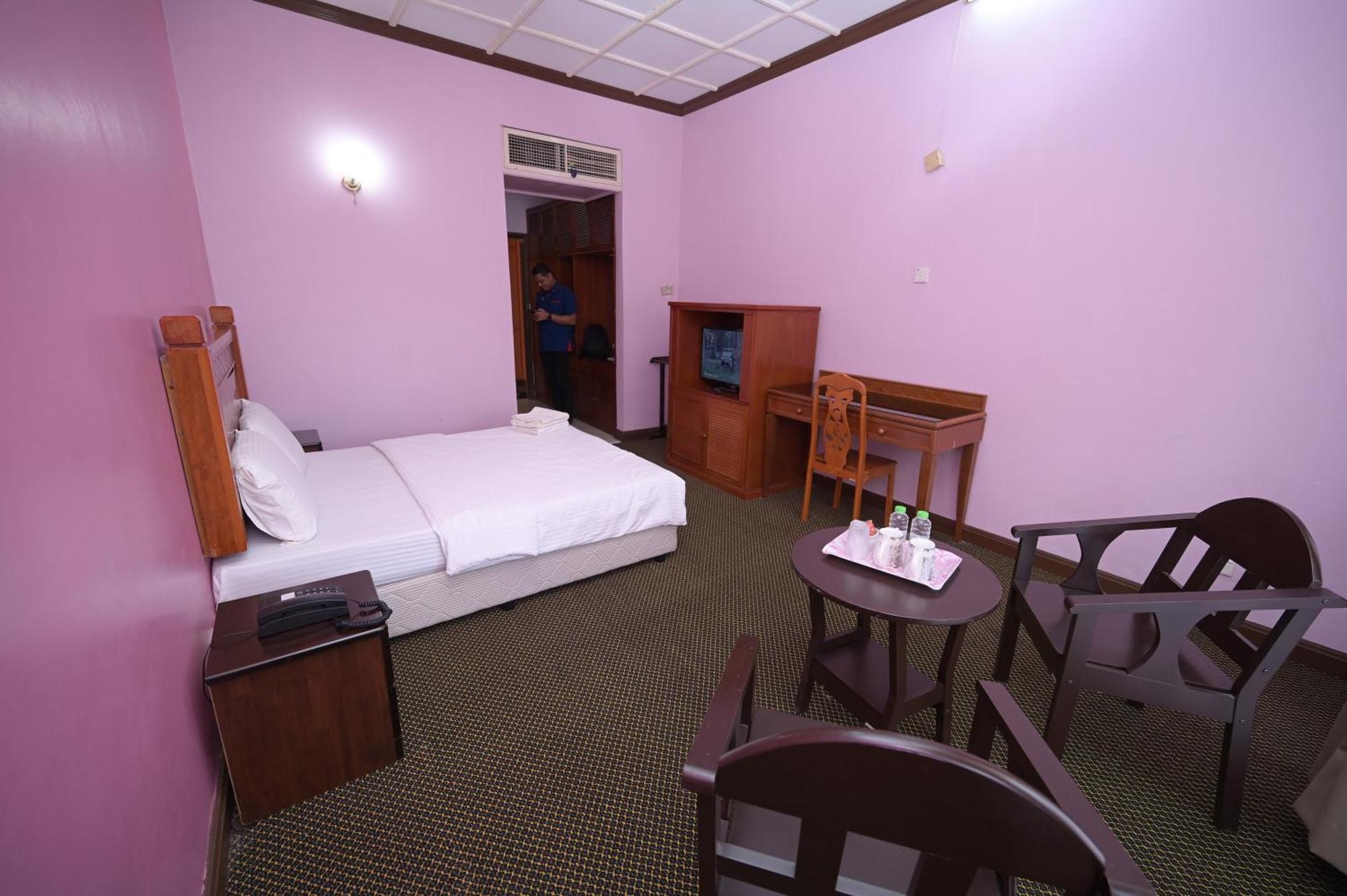 Kesedar Hotel Travel & Tours Sdn Bhd Gua Musang Esterno foto