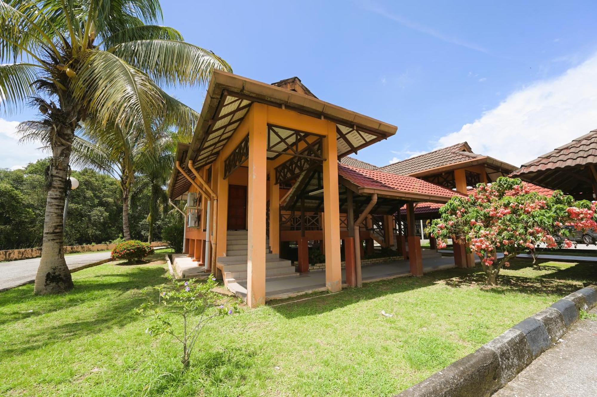 Kesedar Hotel Travel & Tours Sdn Bhd Gua Musang Esterno foto