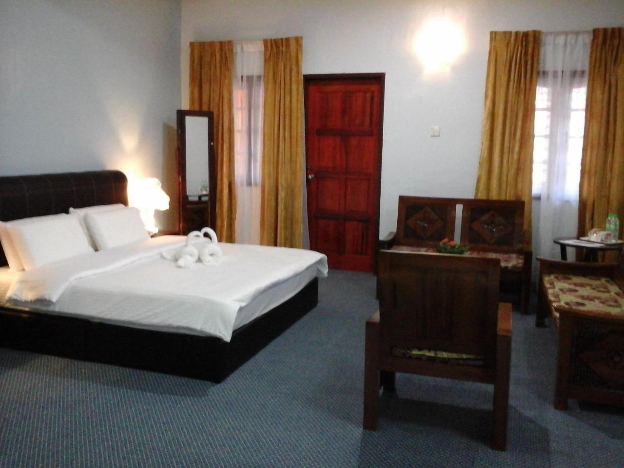 Kesedar Hotel Travel & Tours Sdn Bhd Gua Musang Esterno foto